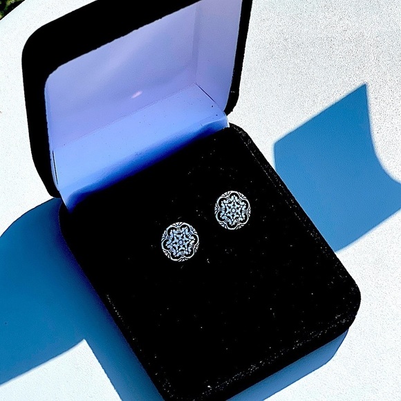 Vintage Stud Earrings - Picture 2 of 5